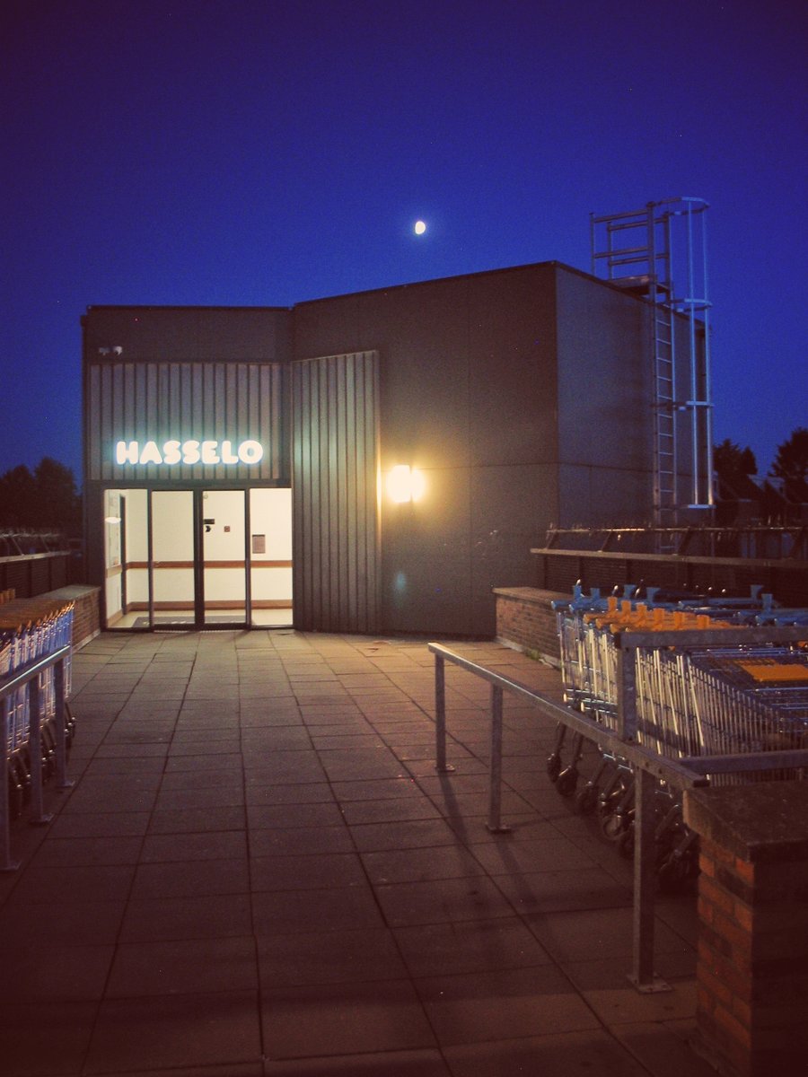 Shopping centre Hasselo roof entrance – Hengelo, the Netherlands