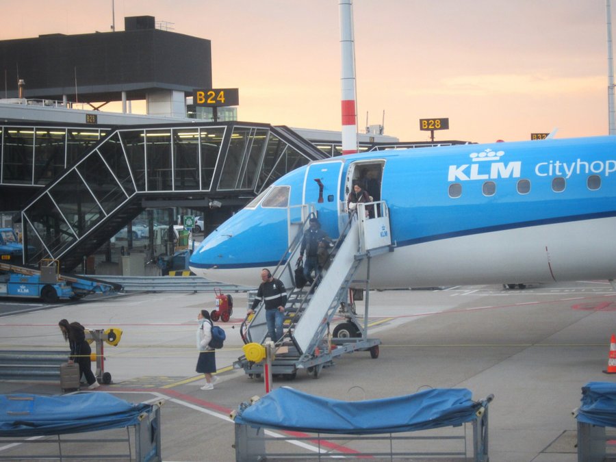 Munchen & Schiphol Airport